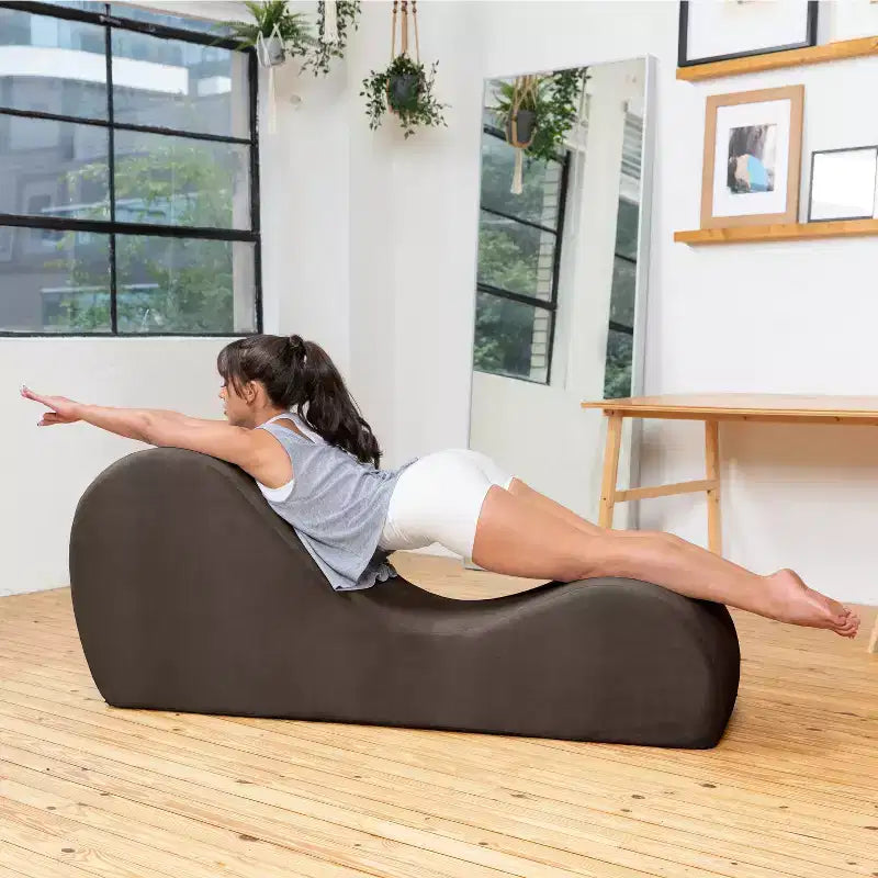 Avana elegante Chaiselongue für Yoga - Hergestellt in den USA - Ideal zum Dehnen, Entspannen, Trainieren und mehr, 60D x 18W x 26H Zoll, Hellgrau