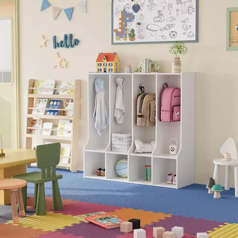 Bruin/witte locker met 4 vakken en 8 haken, voor kinderen