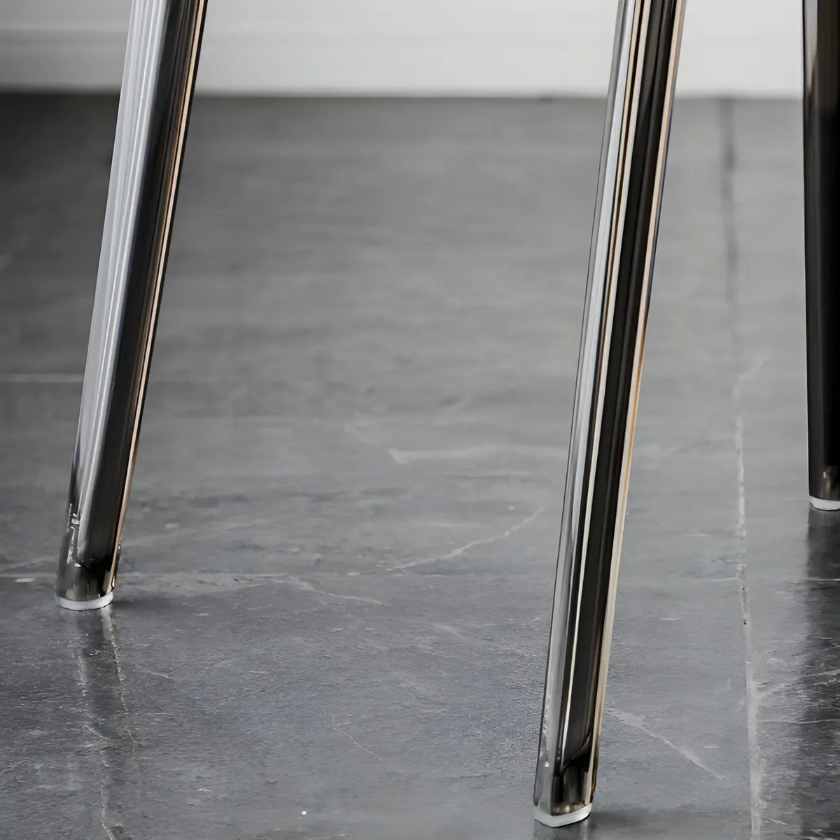 Bernsteinfarbener Acryl-Esszimmerstuhl ohne Armlehnen mit niedriger Rückenlehne