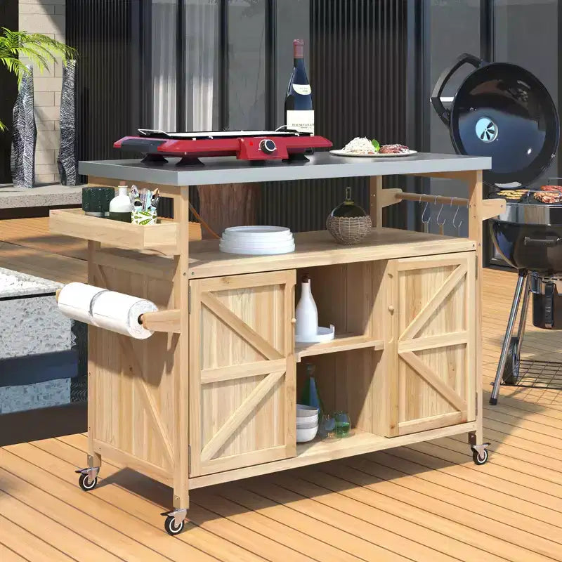 Îlot de cuisine d’extérieur Okak avec plateau en acier inoxydable, desserte de cuisine en bois avec portes, étagères et porte-épices, îlot de cuisine à roulettes