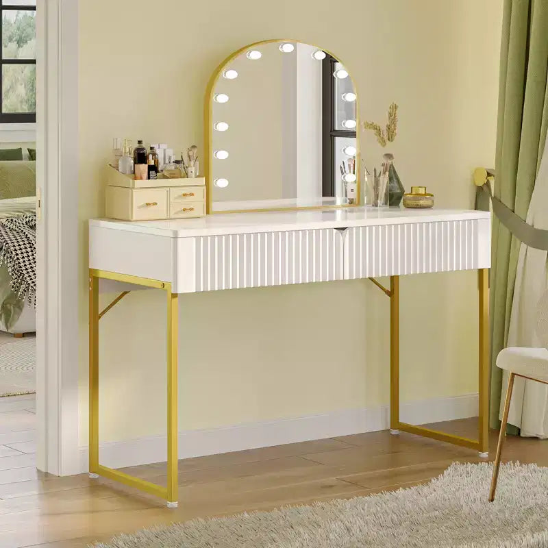 Scrivania scanalata da 47" con 2 cassetti e struttura in metallo dorato, 119 cm (L) x 50 cm (P) x 75 cm (A), bianca