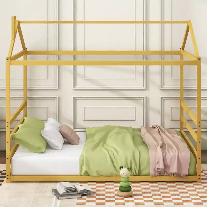 Letto a pavimento a forma di casetta in metallo per bambini, Queen Size, basso, 62,2"L x 82,3"P x 65"A, oro