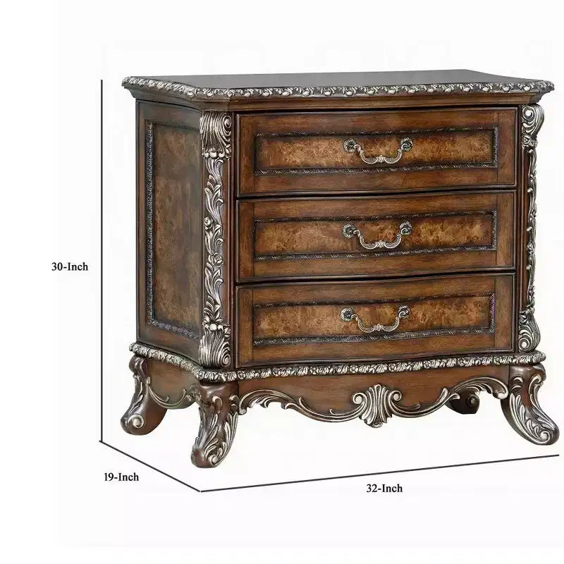 Comodino tradizionale a 3 cassetti con finiture floreali e maniglie antiche, marrone ciliegia, 48 cm L x 81 cm P x 76 cm H