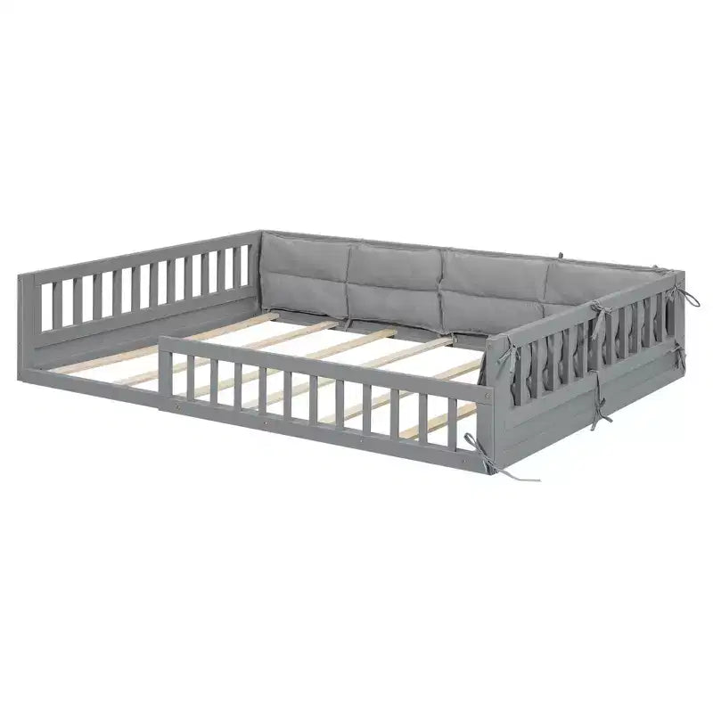 Letto a piattaforma a grandezza naturale per bambini con sponde laterali e cuscini imbottiti