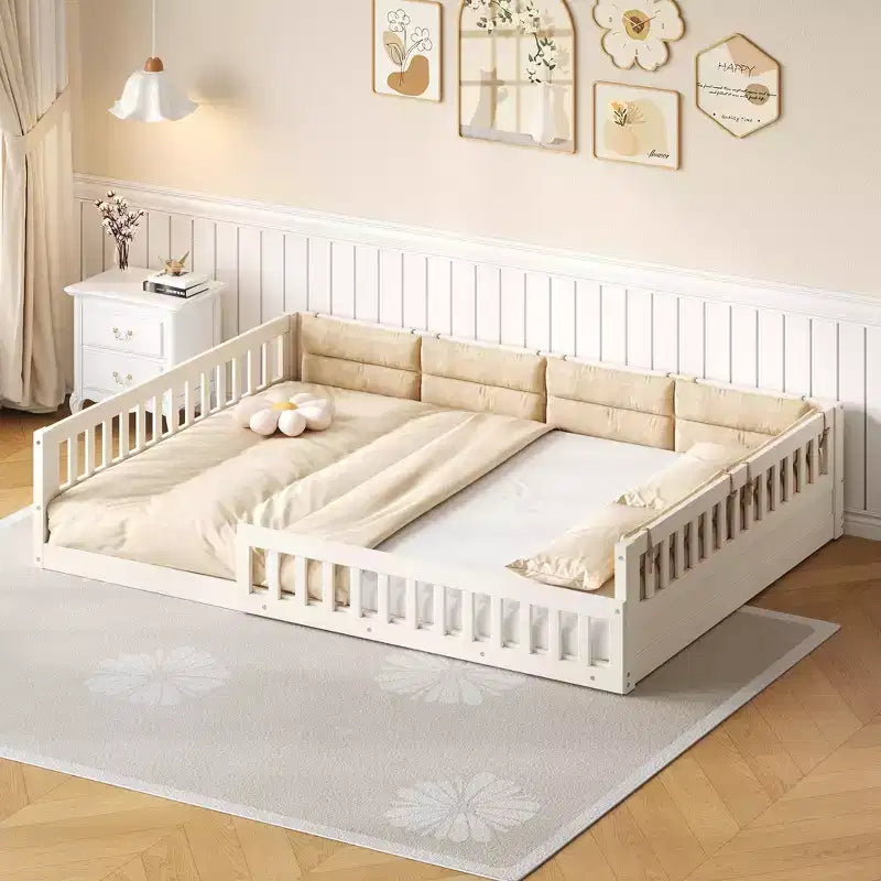 Letto a piattaforma a grandezza naturale per bambini con sponde laterali e cuscini imbottiti
