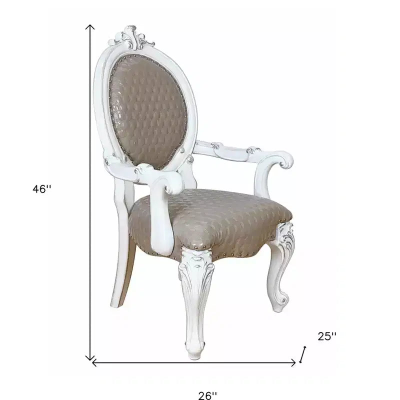 Set di 2 sedie da pranzo con braccioli King Louis, schienale grigio e finta pelle bianca, struttura in legno massiccio, 66 cm L x 63,5 cm P x 116,8 cm H