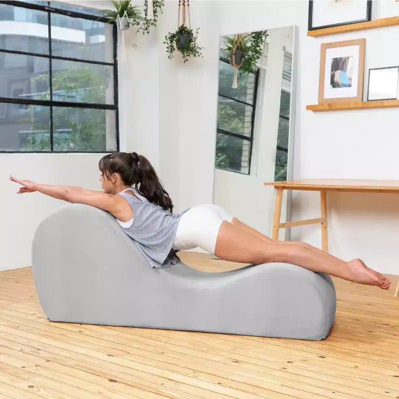 Avana elegante Chaiselongue für Yoga - Hergestellt in den USA - Ideal zum Dehnen, Entspannen, Trainieren und mehr, 60D x 18W x 26H Zoll, Hellgrau