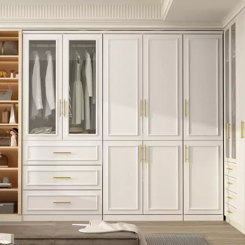Famapy Luxe weißer modularer Kleiderschrank mit goldenen Beschlägen: Kassettentüren und Kombination verschiedener Türarten, eleganter, individuell gestaltbarer Kleiderschrank fürs Schlafzimmer
