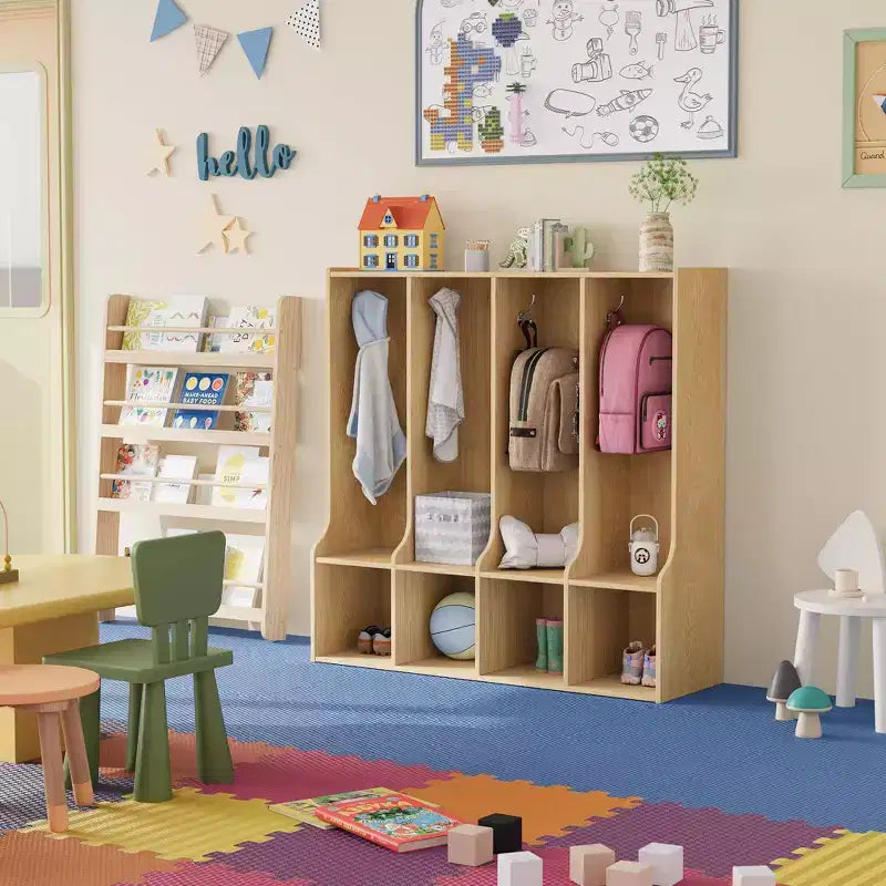 Bruin/witte locker met 4 vakken en 8 haken, voor kinderen