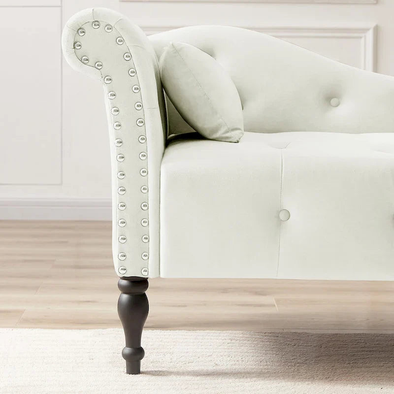 Moderne chaise longue van 60,6, bekleed met fluweel en voorzien van gecapitonneerde knopen, met poten van massief hout en sierspijkers