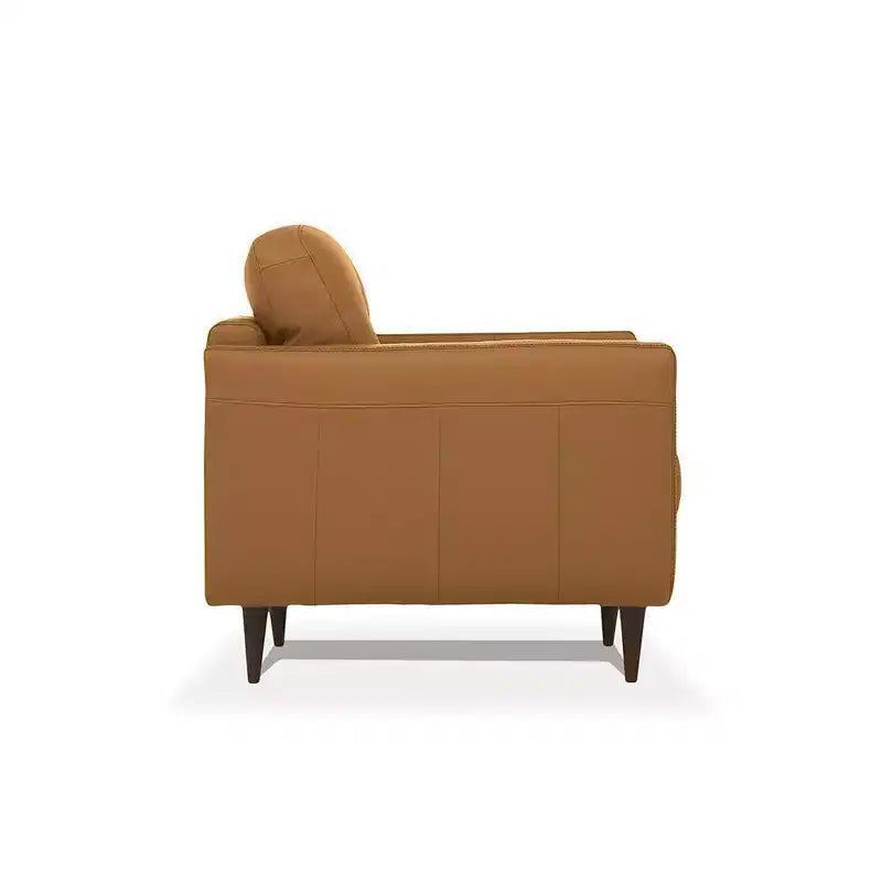 Poltrona con Bottoni Trapuntati, Ecopelle Color Cammello, Gambe in Legno, 94 cm L x 89 cm P x 91 cm H