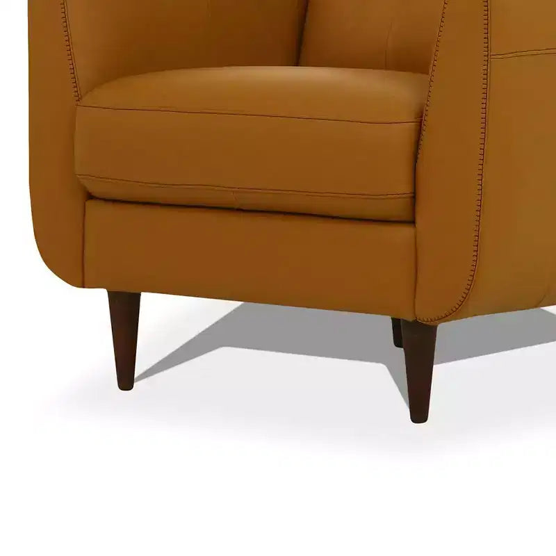 Poltrona con Bottoni Trapuntati, Ecopelle Color Cammello, Gambe in Legno, 94 cm L x 89 cm P x 91 cm H
