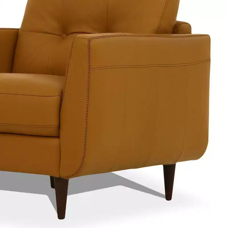 Poltrona con Bottoni Trapuntati, Ecopelle Color Cammello, Gambe in Legno, 94 cm L x 89 cm P x 91 cm H