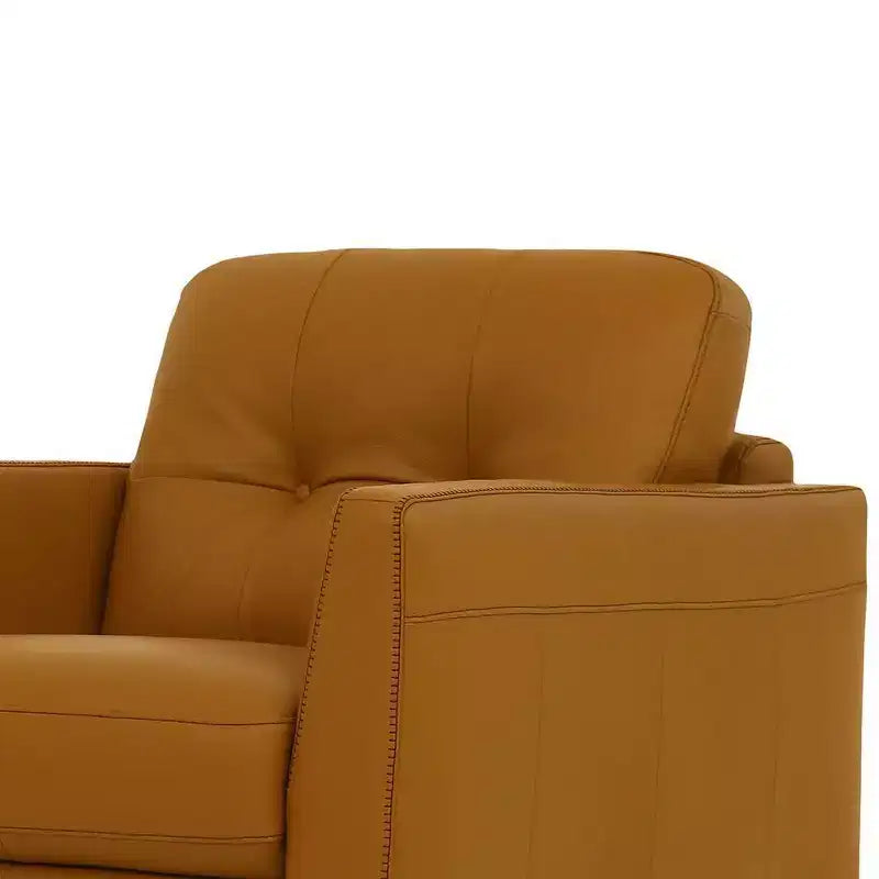 Poltrona con Bottoni Trapuntati, Ecopelle Color Cammello, Gambe in Legno, 94 cm L x 89 cm P x 91 cm H