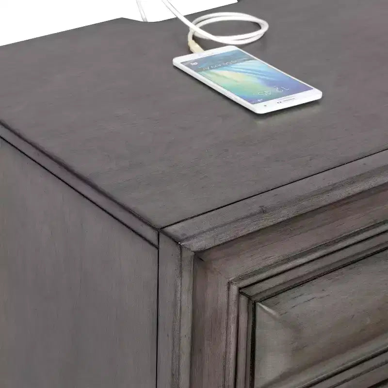 Comodino a 3 cassetti con porte USB, cassetti rivestiti in cedro, 66 cm L x 43 cm P x 71 cm H