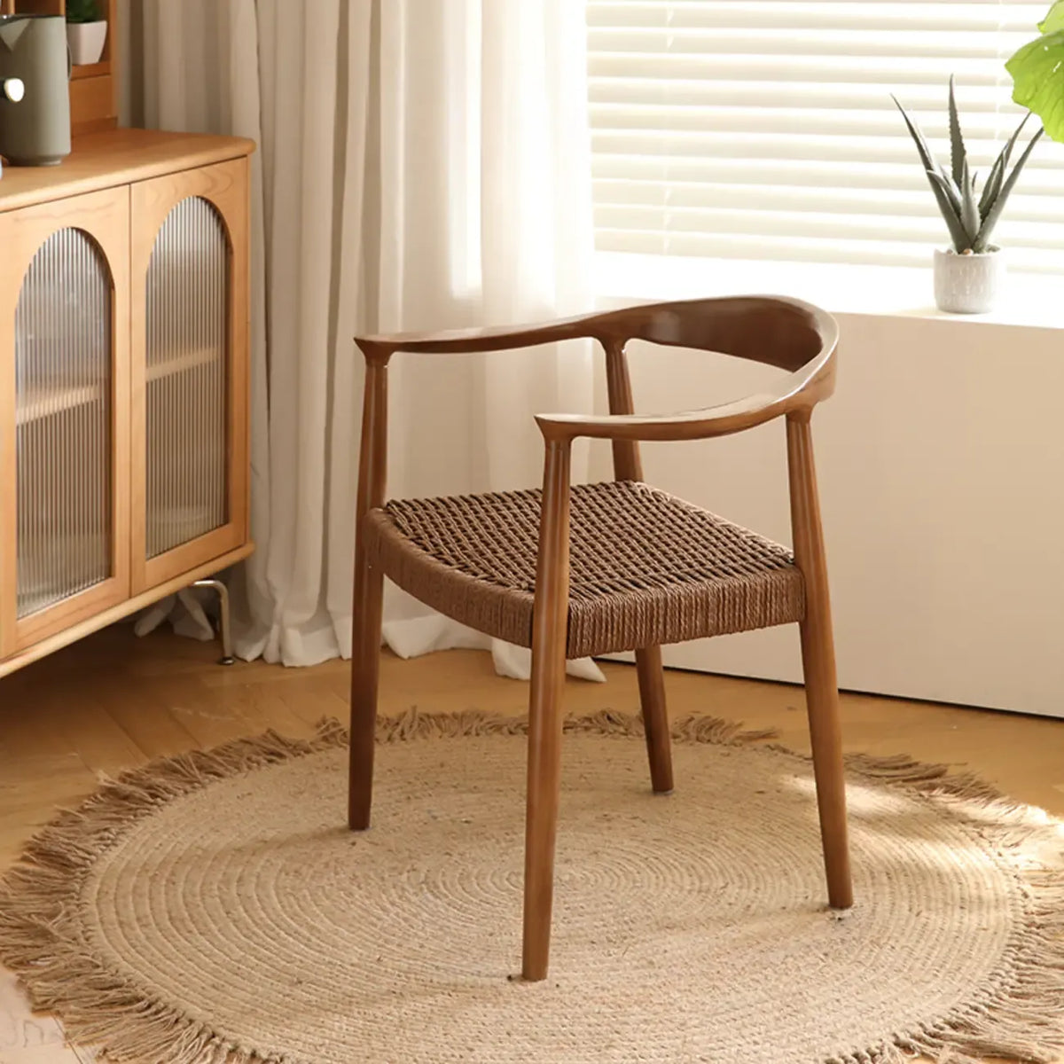 Chaise de salle à manger scandinave en bois courbé, avec assise tressée et accoudoirs
