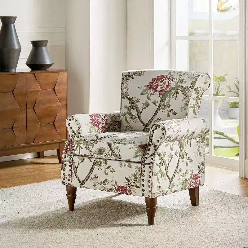 Fauteuil traditionnel Araceli en bois, revêtu de tissu à motif floral, avec dossier à oreilles et garniture de clous décoratifs| ART OF LIVING DESIGNS
