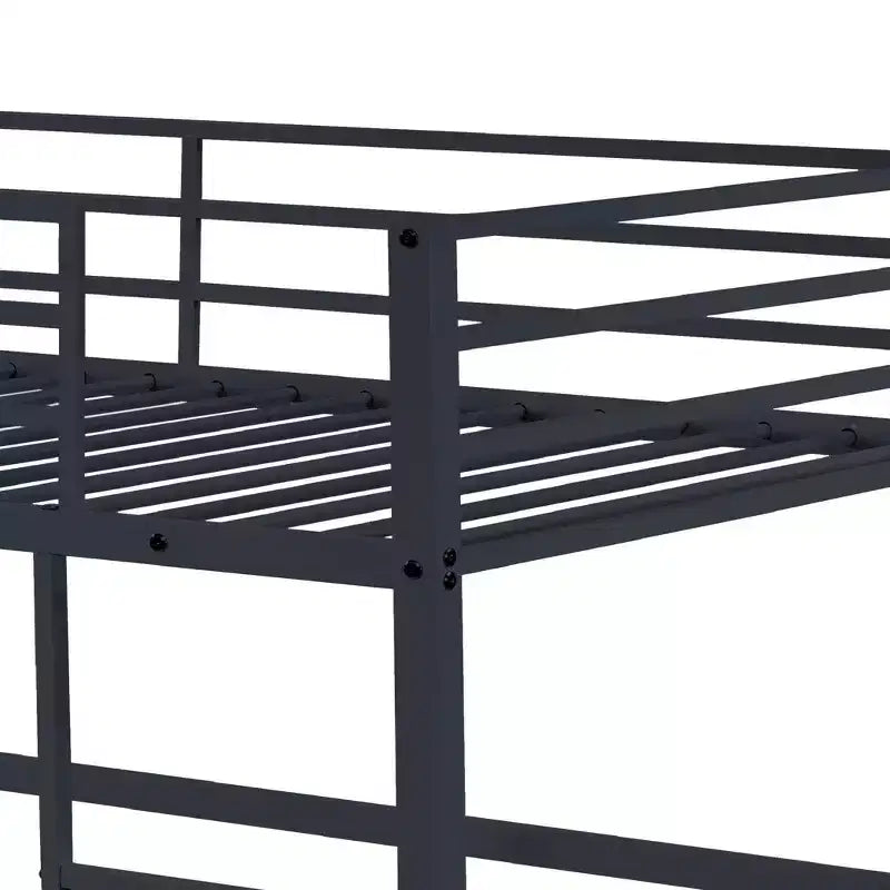 Metalen hoogslaper voor een eenpersoonsbed, met veiligheidsrails en rechte ladder