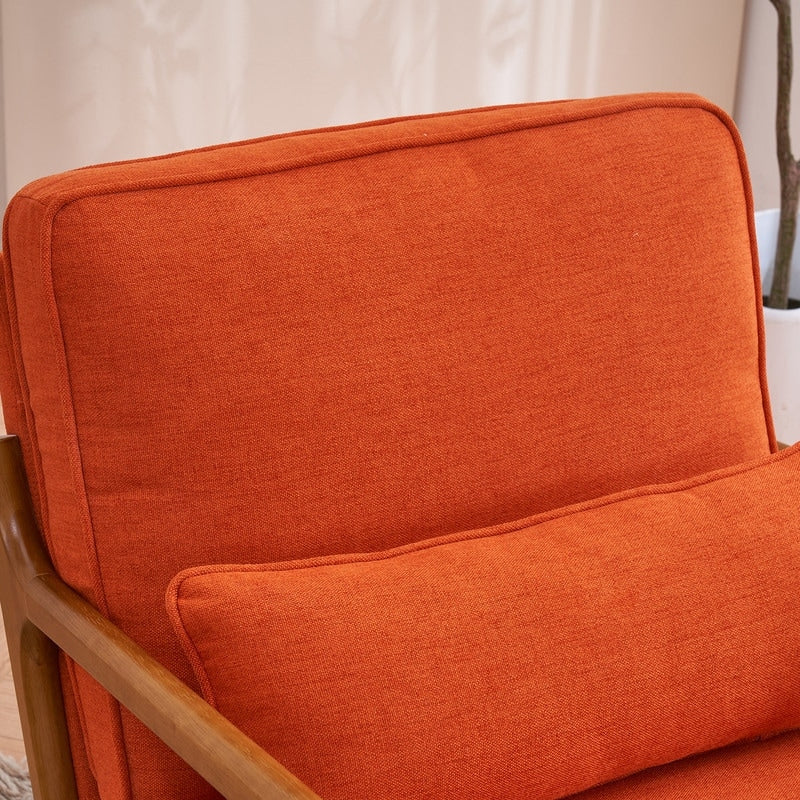 Gestoffeerde accentstoel in midcenturymoderne stijl
