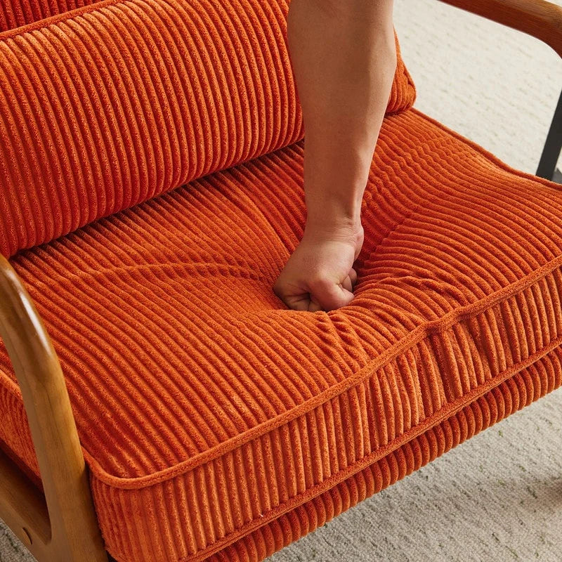 Gestoffeerde accentstoel in midcenturymoderne stijl