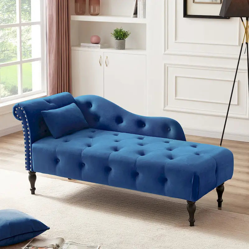 Moderne chaise longue van 60,6, bekleed met fluweel en voorzien van gecapitonneerde knopen, met poten van massief hout en sierspijkers