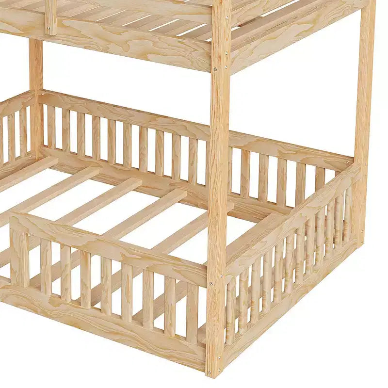 Houten stapelbed met twee full-size bedden, ladder en veiligheidsleuningen, laag model met lattenbodem