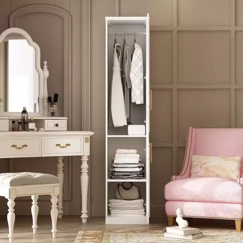 Famapy Luxe weißer modularer Kleiderschrank mit goldenen Beschlägen: Kassettentüren und Kombination verschiedener Türarten, eleganter, individuell gestaltbarer Kleiderschrank fürs Schlafzimmer