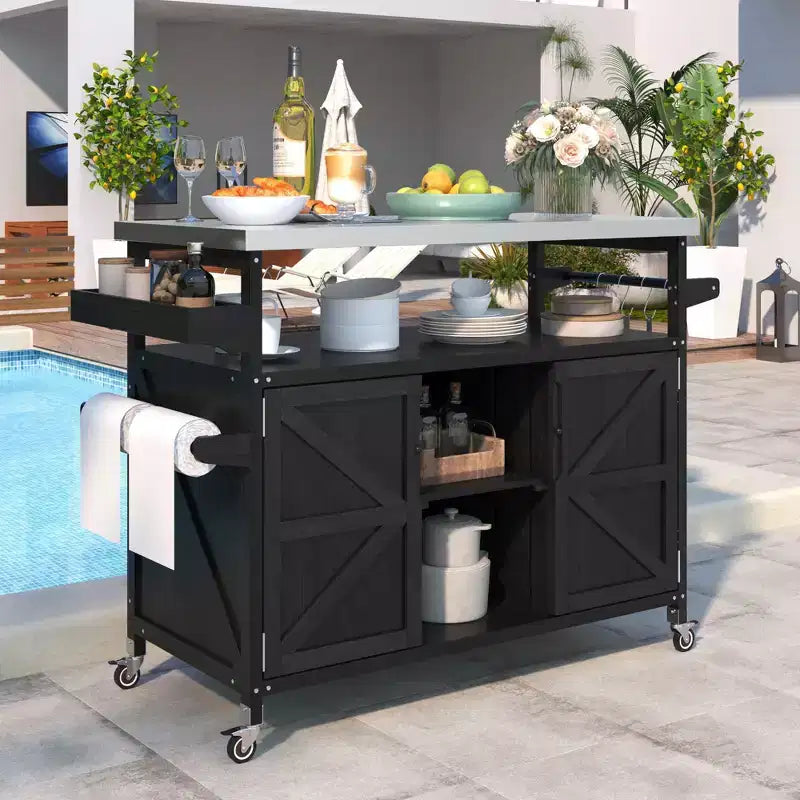 Îlot de cuisine d’extérieur Okak avec plateau en acier inoxydable, desserte de cuisine en bois avec portes, étagères et porte-épices, îlot de cuisine à roulettes