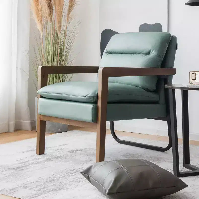 Poltrona d'accento con rivestimento in lino e gambe in legno di gomma, seduta 67,3 cm L x 68,6 cm P