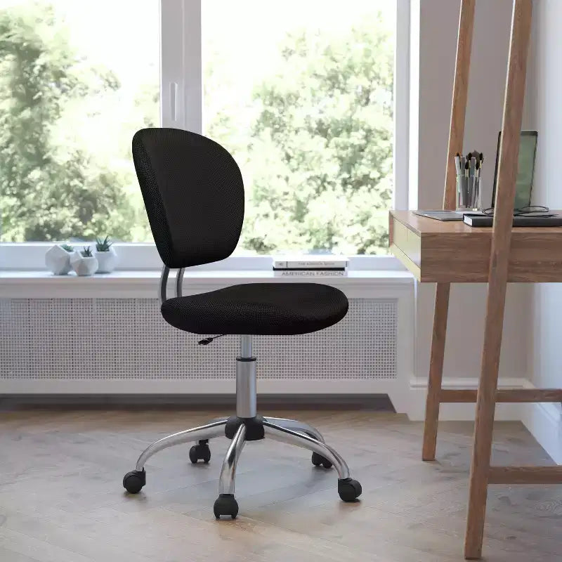 Sedia girevole Mid-Back in rete con base cromata
