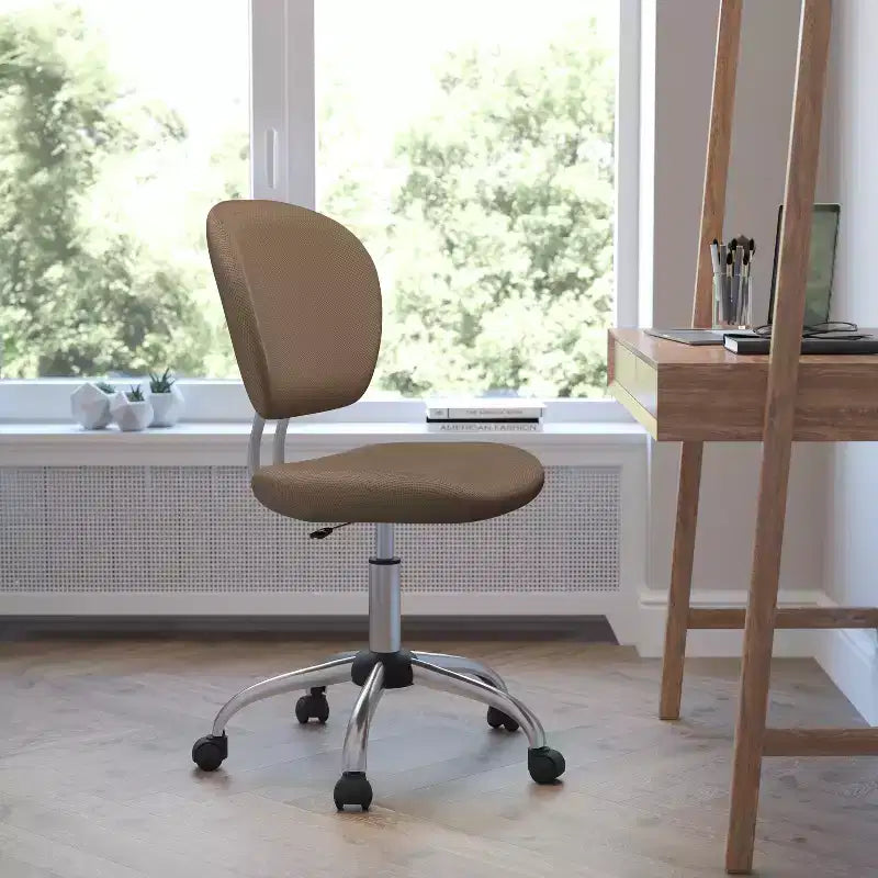 Sedia girevole Mid-Back in rete con base cromata