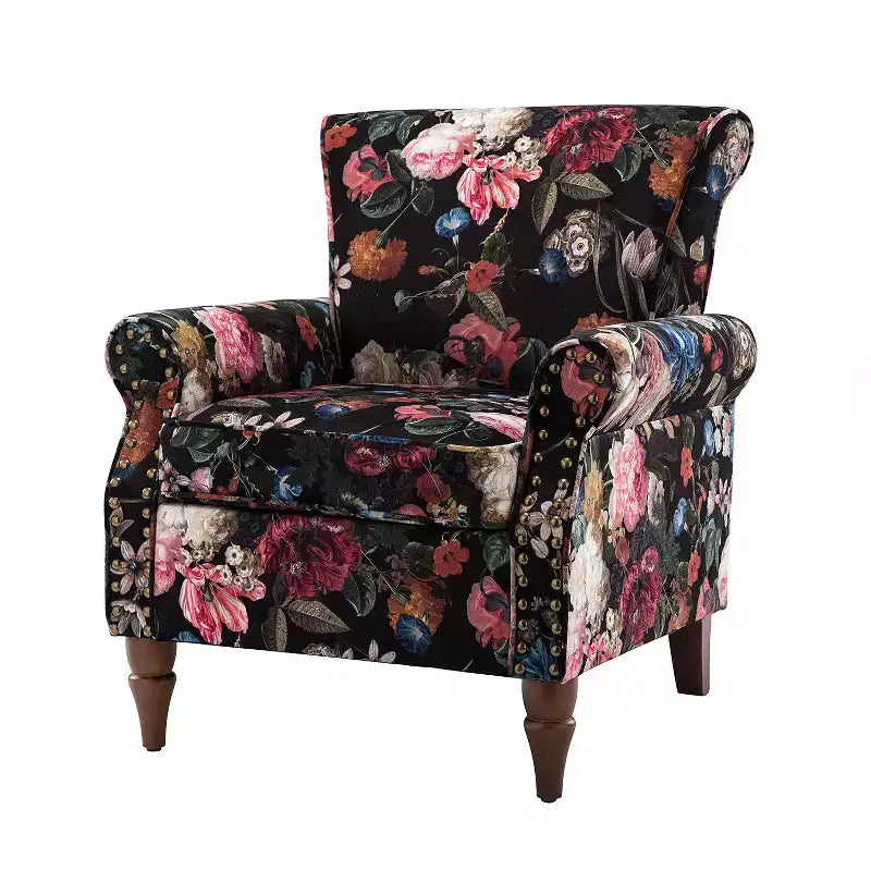 Fauteuil traditionnel Araceli en bois, revêtu de tissu à motif floral, avec dossier à oreilles et garniture de clous décoratifs| ART OF LIVING DESIGNS