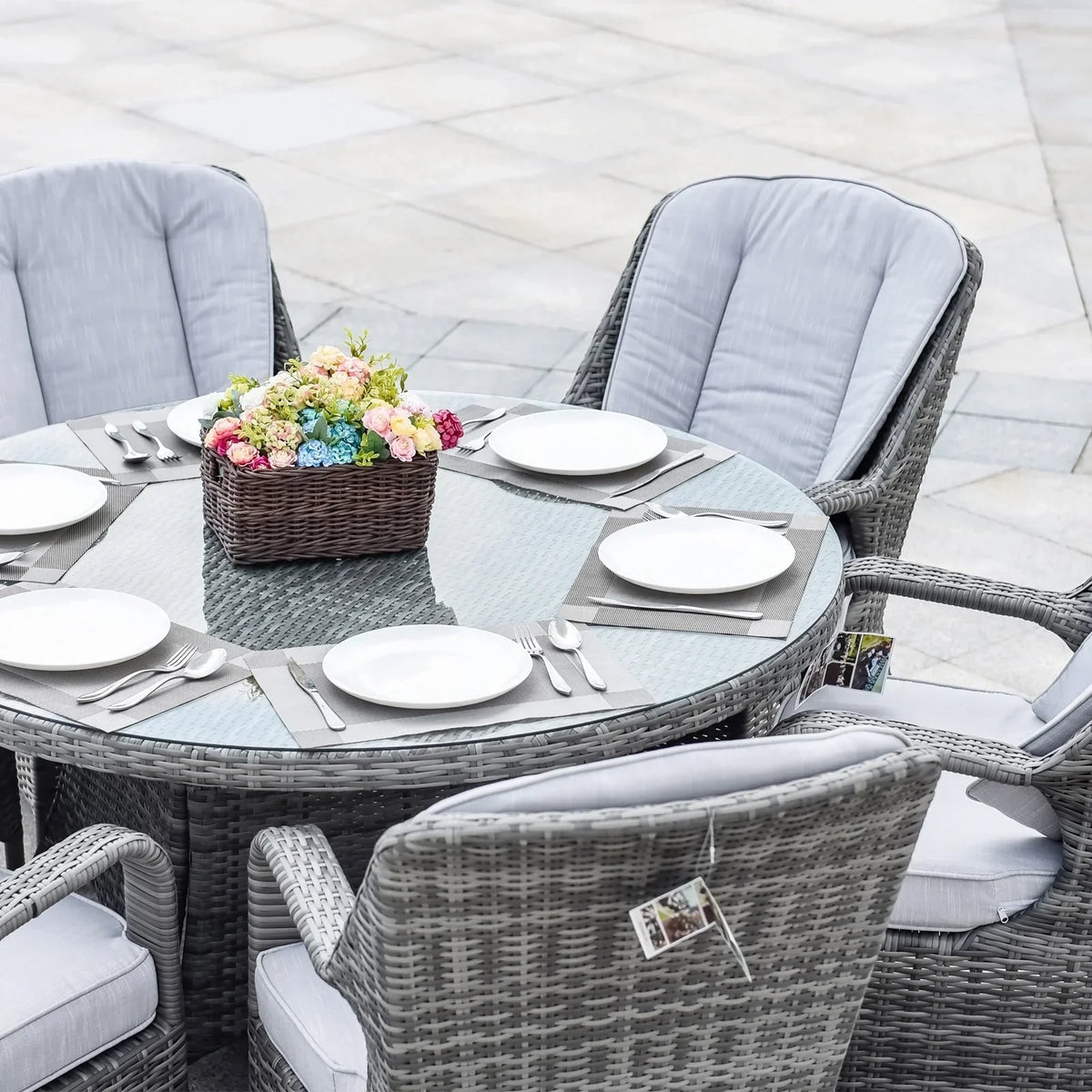 7-delige ronde eethoek voor buiten van gevlochten rotan met kussens van Moda Furnishings