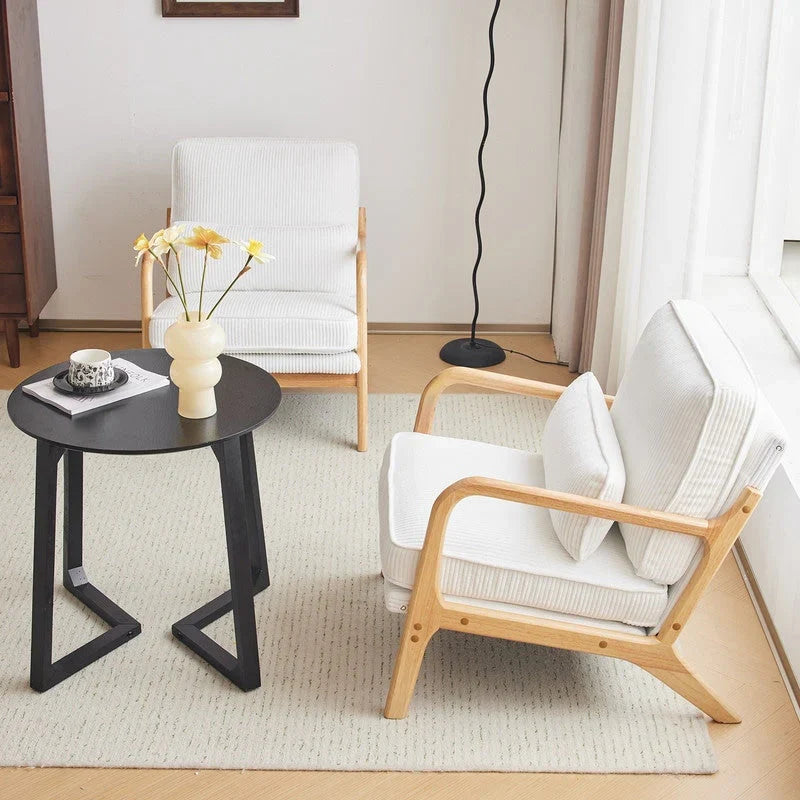 Gestoffeerde accentstoel in midcenturymoderne stijl
