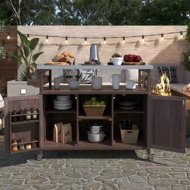 Îlot de cuisine d’extérieur Okak avec plateau en acier inoxydable, desserte de cuisine en bois avec portes, étagères et porte-épices, îlot de cuisine à roulettes