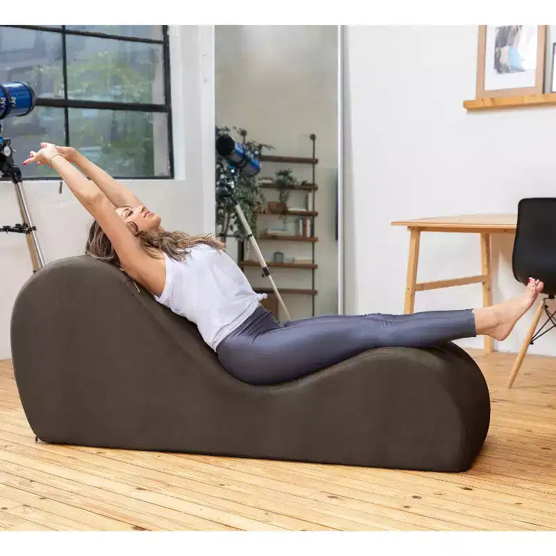 Avana elegante Chaiselongue für Yoga - Hergestellt in den USA - Ideal zum Dehnen, Entspannen, Trainieren und mehr, 60D x 18W x 26H Zoll, Hellgrau