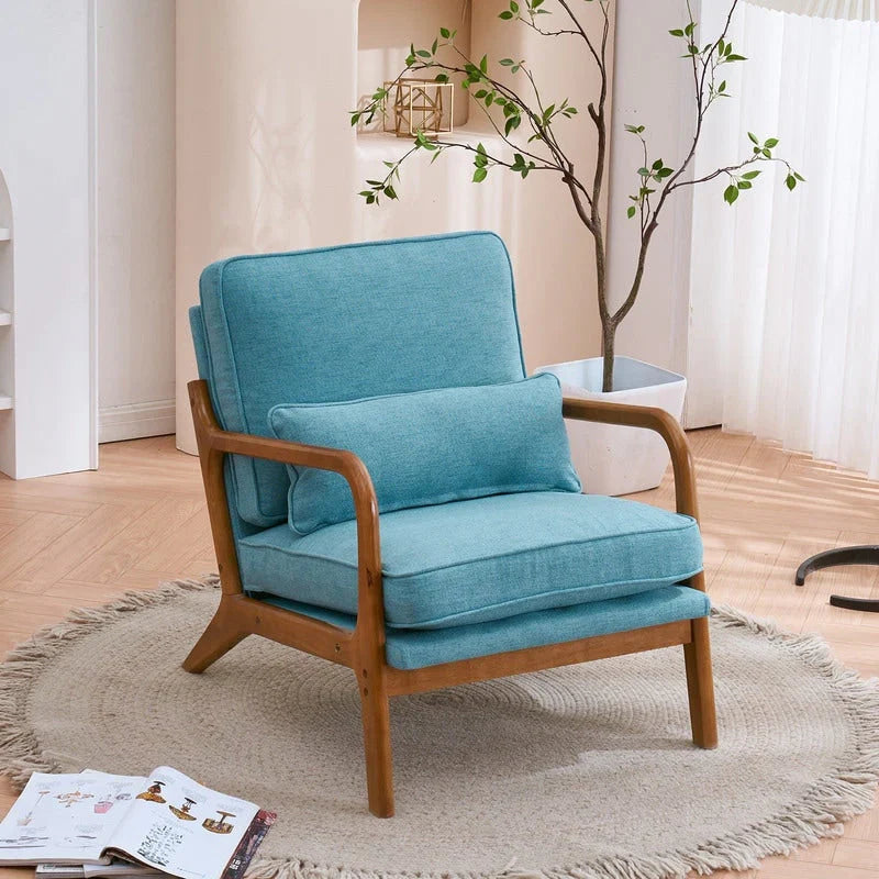 Gestoffeerde accentstoel in midcenturymoderne stijl
