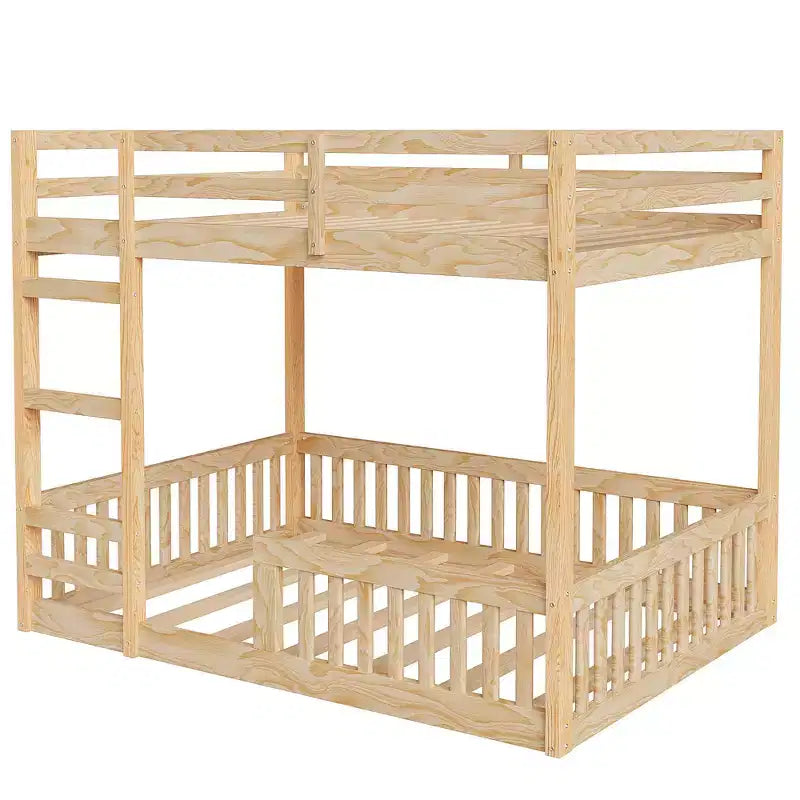 Houten stapelbed met twee full-size bedden, ladder en veiligheidsleuningen, laag model met lattenbodem
