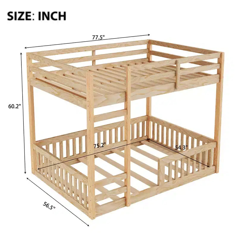 Houten stapelbed met twee full-size bedden, ladder en veiligheidsleuningen, laag model met lattenbodem
