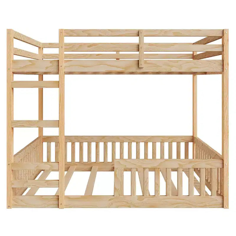 Houten stapelbed met twee full-size bedden, ladder en veiligheidsleuningen, laag model met lattenbodem