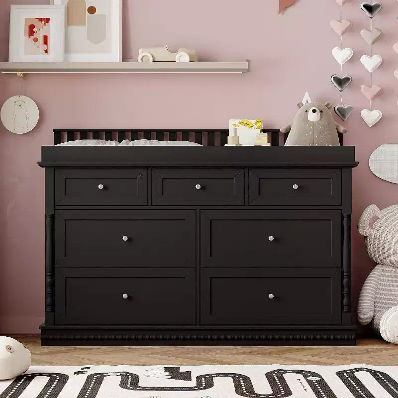 Veelzijdige commode met verschoontafel van Famapy: omvormbaar ontwerp, ruime lades, groeit mee met je kleintje