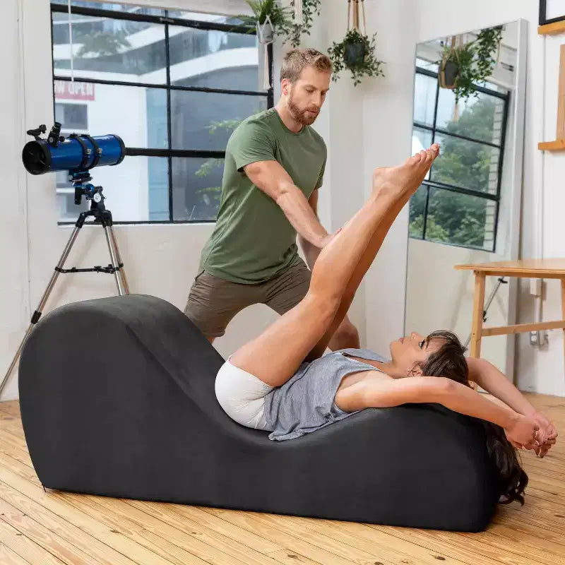 Avana elegante Chaiselongue für Yoga - Hergestellt in den USA - Ideal zum Dehnen, Entspannen, Trainieren und mehr, 60D x 18W x 26H Zoll, Hellgrau
