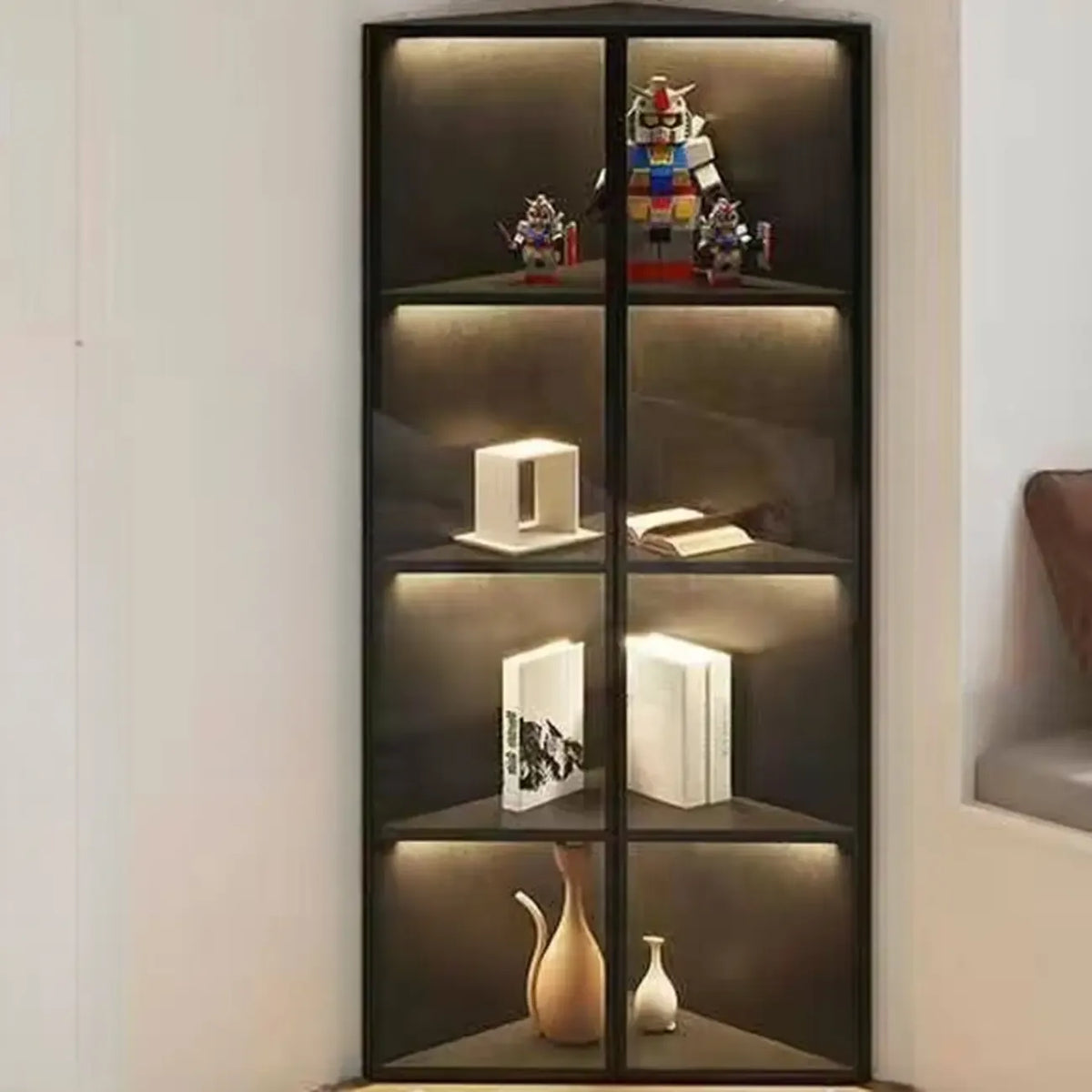 Moderner grauer Eckvitrinenschrank aus Metall und Holz mit Glastür