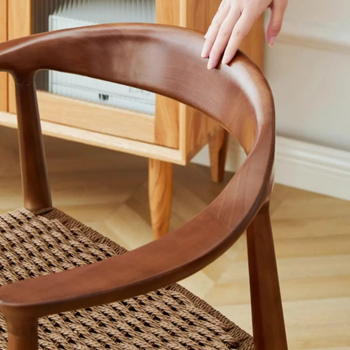 Chaise de salle à manger scandinave en bois courbé, avec assise tressée et accoudoirs