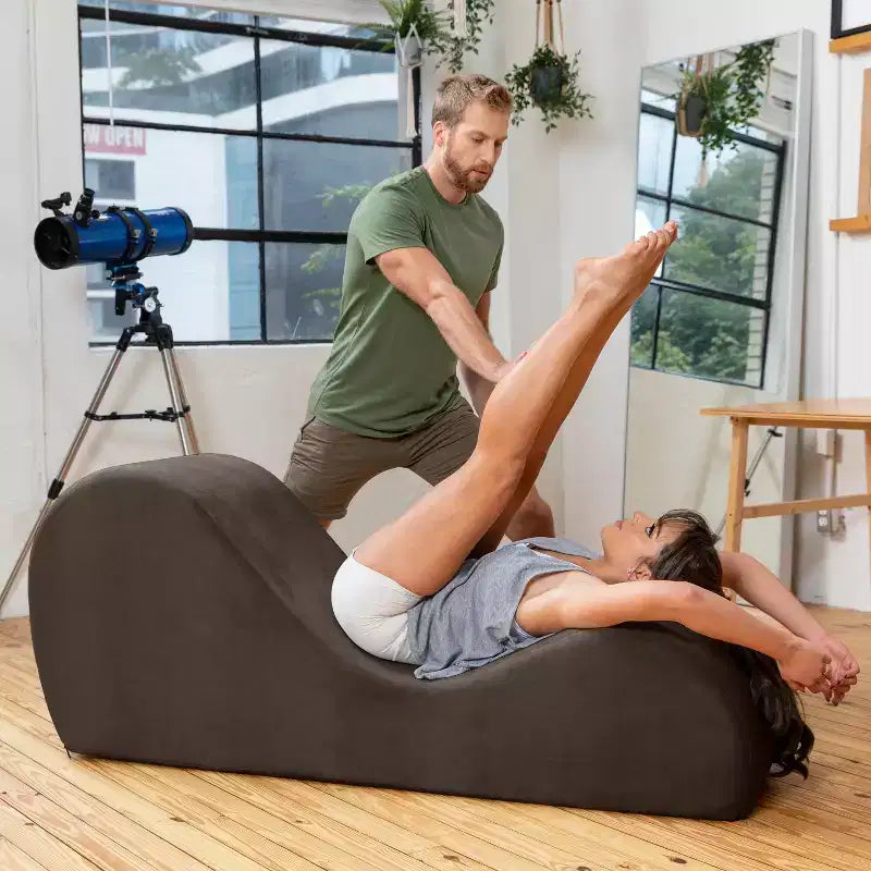 Avana elegante Chaiselongue für Yoga - Hergestellt in den USA - Ideal zum Dehnen, Entspannen, Trainieren und mehr, 60D x 18W x 26H Zoll, Hellgrau