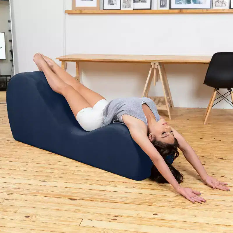 Avana elegante Chaiselongue für Yoga - Hergestellt in den USA - Ideal zum Dehnen, Entspannen, Trainieren und mehr, 60D x 18W x 26H Zoll, Hellgrau