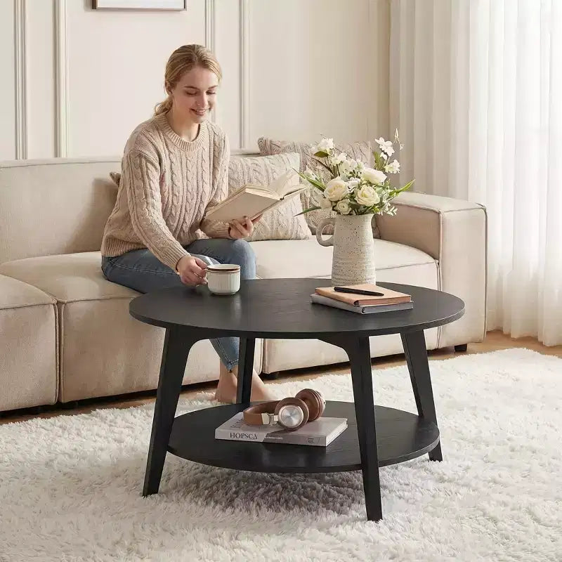 Table basse ronde brun miel avec 2 niveaux de rangement, mesurant 31.5 x 17.7 pouces, idéale pour le salon
