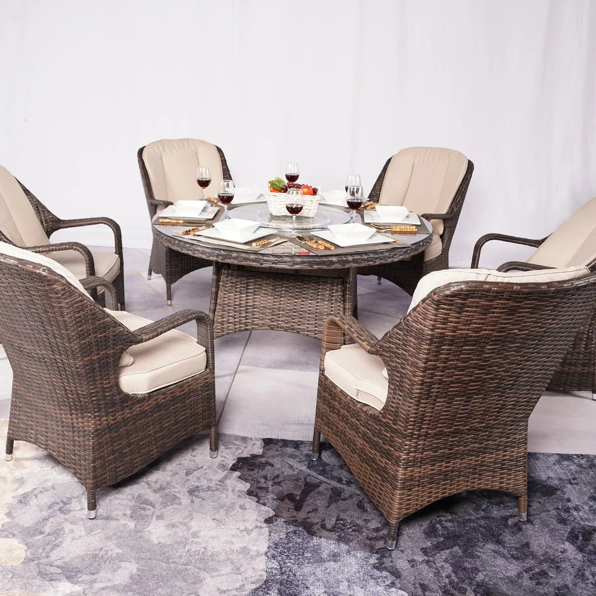 7-delige ronde eethoek voor buiten van gevlochten rotan met kussens van Moda Furnishings