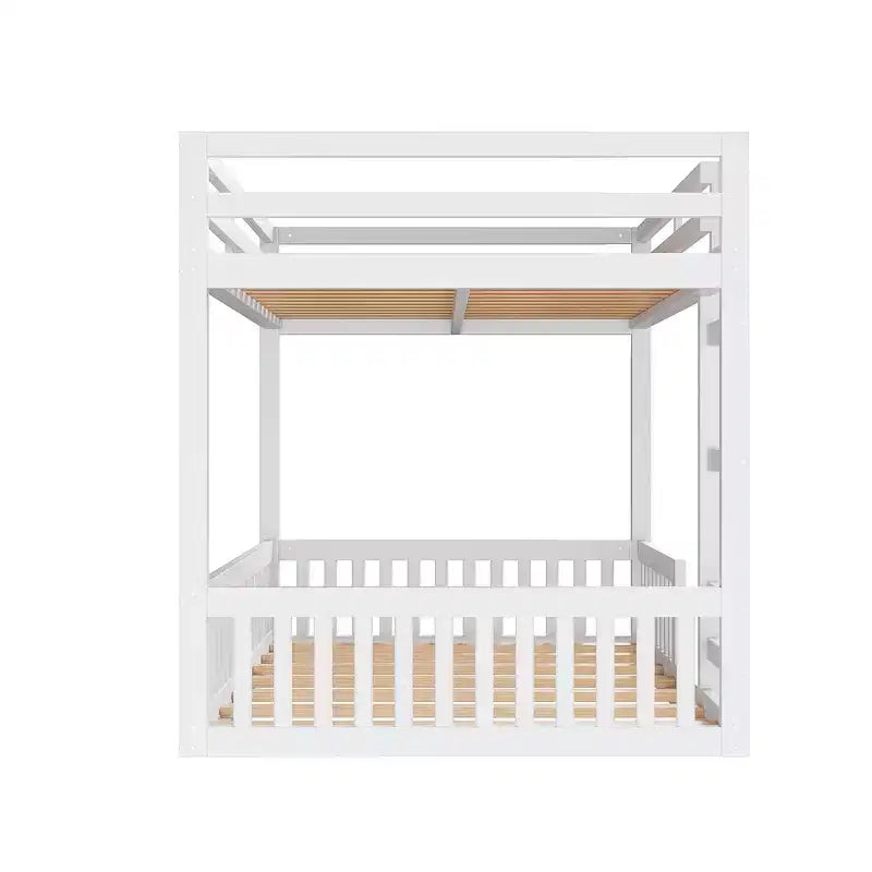 Houten stapelbed met twee full-size bedden, ladder en veiligheidsleuningen, laag model met lattenbodem