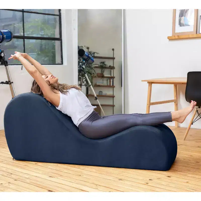 Avana elegante Chaiselongue für Yoga - Hergestellt in den USA - Ideal zum Dehnen, Entspannen, Trainieren und mehr, 60D x 18W x 26H Zoll, Hellgrau